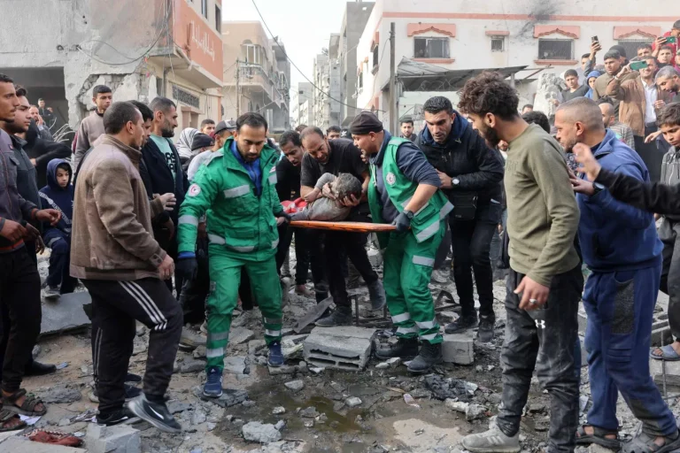 الخارجية الفلسطينية: أكثر من 500 عامل إنساني استشهدوا في غزة منذ بدء الحرب