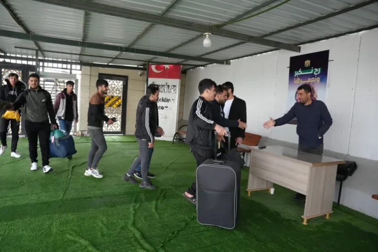 تركيا: أكثر من 411 ألف لاجئ سوري عادوا منذ سقوط نظام الأسد