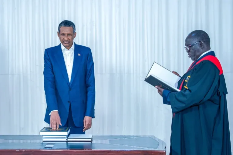 حميدتي يؤدي اليمين رئيسًا لمجلس رئاسي موازٍ في السودان وسط رفض دولي