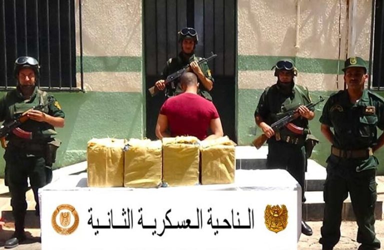 الجزائر.. الجيش يحبط تهريب كمية كبيرة من الكيف المعالج عبر الحدود مع المغرب