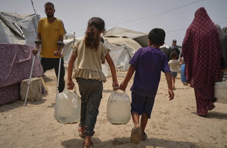 أطباء بلا حدود” تتهم الاحتلال باستخدام المياه كسلاح حرب في غزة