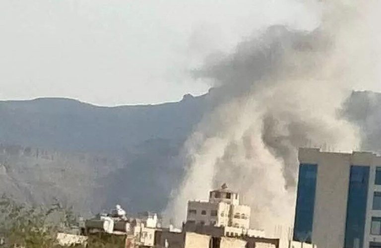 إعلام عبري: الجيش الإسرائيلي استهدف قيادات حوثية بارزة في صنعاء