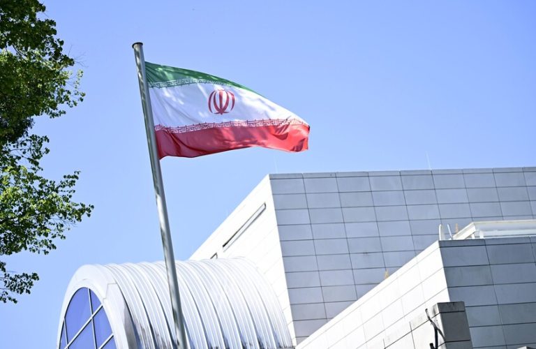 الخارجية الإيرانية تندد بإعادة فرض العقوبات من قبل دول أوروبية