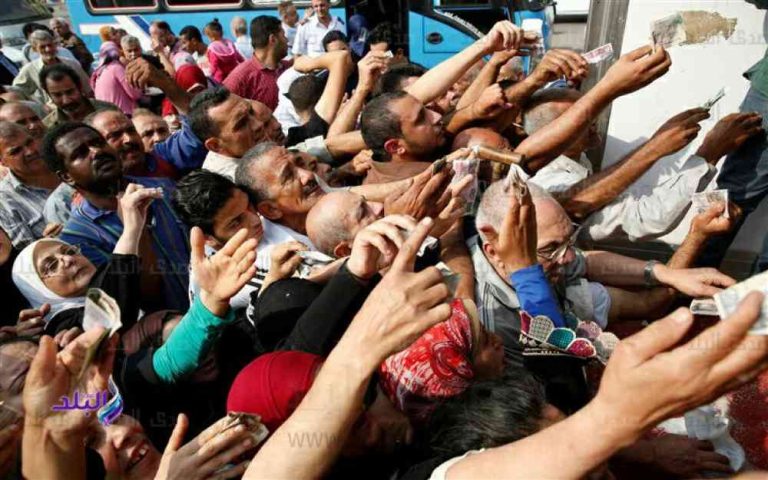 مصر بين مشهدين..حكومة تعبد الأرقام ودماء تسيل على القضبان