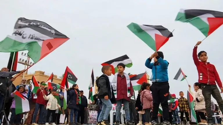 ميدل إيست آي: محادثات سرية بين مسؤول ليبي وإسرائيل لترحيل فلسطينيي غزة