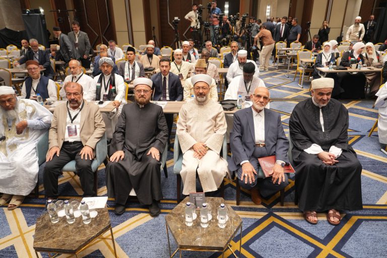 إسطنبول..أبرز الصور للحاضرين بمؤتمر غزة مسؤلية إسلامية وإنسانية