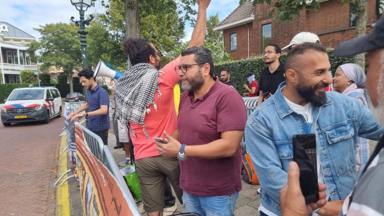 وقفة احتجاجية أمام القنصلية المصرية في لاهاي إحياءً لذكرى فض اعتصام رابعة