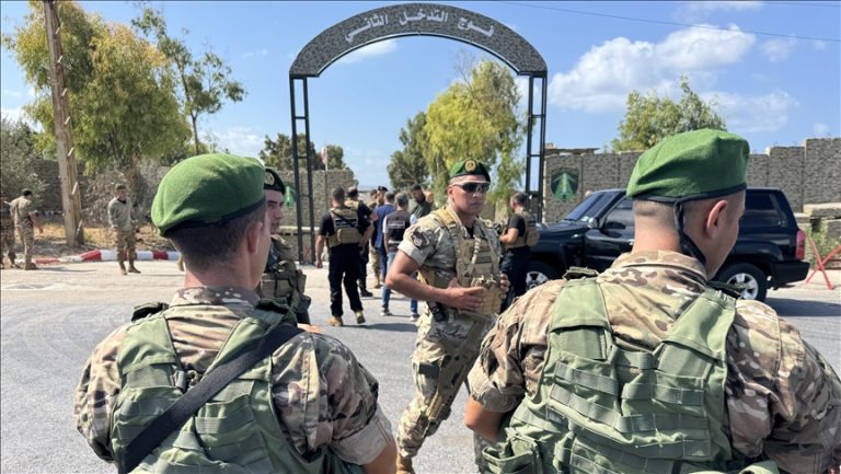 لبنان يبدأ مرحلة جديدة بتسليم السلاح الفلسطيني من مخيمات صور للجيش