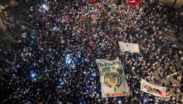 مسيرة ضخمة في إسطنبول تحت شعار “كن أملا لغزة”