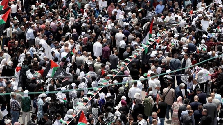 مسيرات حاشدة في الضفة الغربية نصرة لغزة ودعماً للأسرى في “اليوم العالمي لنصرة غزة”