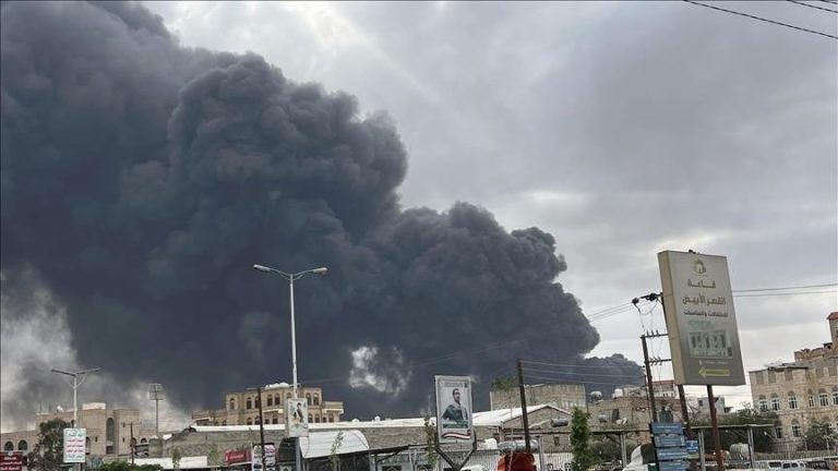 الجيش الإسرائيلي يعلن استهداف القصر الرئاسي ومحطات طاقة في صنعاء