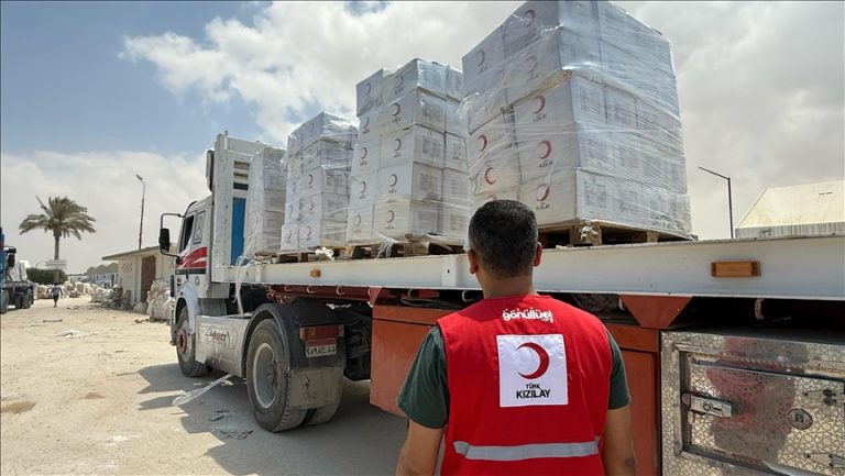 غزة: دخول 14% فقط من المساعدات المطلوبة خلال 13 يومًا والمكتب الحكومي يتهم الاحتلال بهندسة التجويع