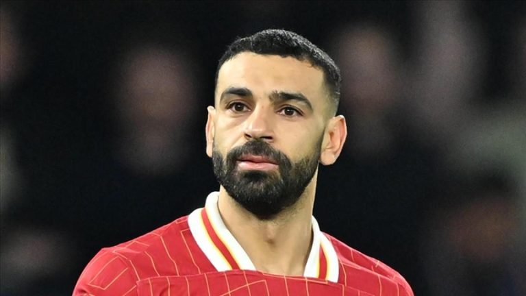 محمد صلاح يحرج “يويفا” بسؤال عن ظروف مقتل “بيليه فلسطين” سليمان العبيد