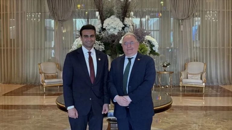 وزير المالية السوري يبحث مع عضو كونغرس أمريكي الإصلاحات المالية وفرص التعاون