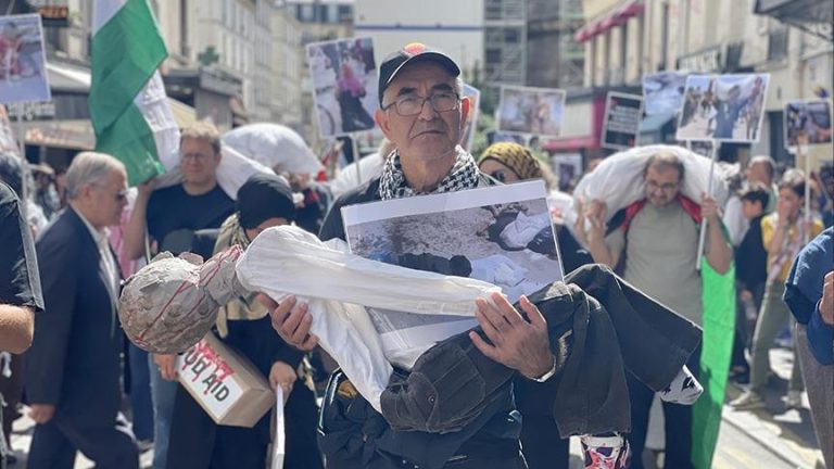 مسيرة في باريس تندد بالإبادة والتجويع في غزة