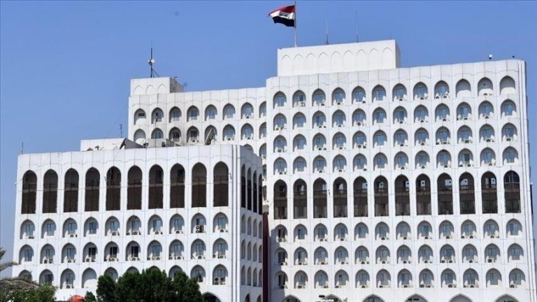 الخارجية العراقية تحتج رسميًا على تصريحات السفير البريطاني في بغداد بشأن الحشد الشعبي وتعتبرها تدخلًا في الشؤون الداخلية