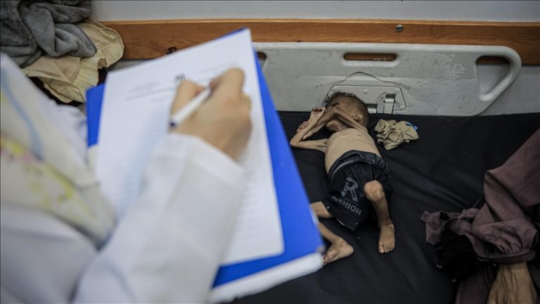 وفاة الرضيع محمد عصفور في غزة بسبب التجويع الإسرائيلي وسط تحذيرات من وفيات جماعية