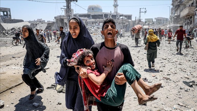 الجيش الإسرائيلي يواصل الإبادة في غزة: 17 شهيدًا بينهم أطفال في قصف متفرق منذ فجر الخميس