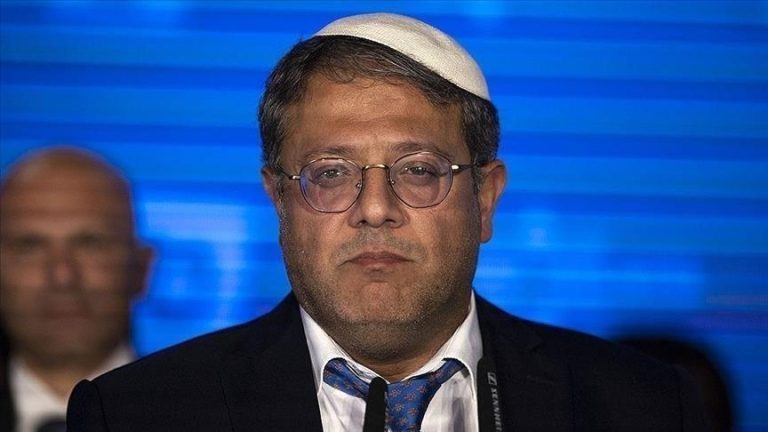 وزير الأمن القومي الإسرائيلي يقتحم زنزانة مروان البرغوثي ويهدده في سجن ريمون