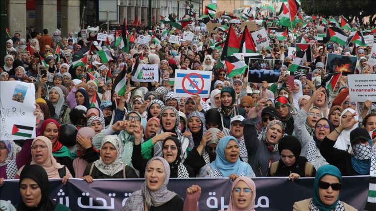 أكادير المغربية تنتفض دعماً لغزة وتنديداً بسياسة التجويع الإسرائيلية