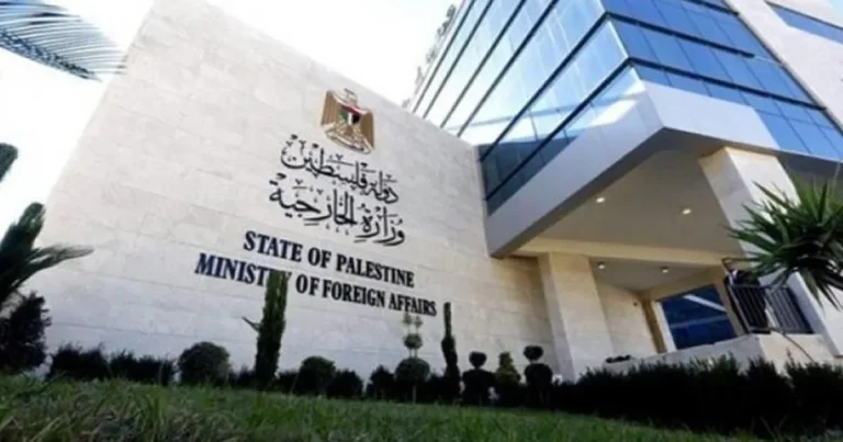 الخارجية الفلسطينية تدين قرار الاحتلال تجميد حسابات البطريركية الأرثوذكسية بالقدس