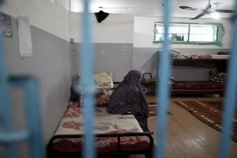 هيئة الأسرى: الأسيرات في سجن “الدامون” يتعرضن لانتهاكات جسيمة… وشهادات صادمة عن التعذيب وسوء الظروف