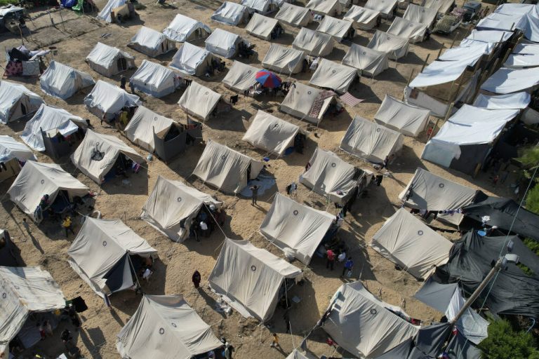 الأمم المتحدة: الاحتلال يمنع إدخال الخيام إلى غزة منذ خمسة أشهر
