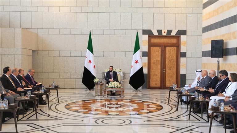 الرئيس السوري أحمد الشرع: التوأمة الاقتصادية مع لبنان السبيل لإنهاء الاستقطاب السياسي