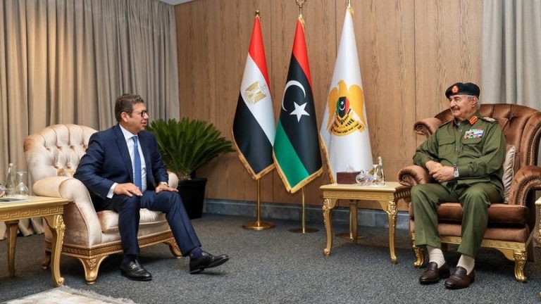 حفتر يبحث مع رئيس المخابرات المصرية التعاون الأمني والاستخباراتي في بنغازي