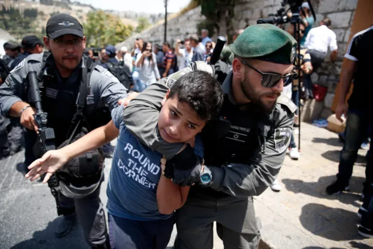 الأمم المتحدة: احتجاز طفلين فلسطينيين في الخليل يكشف المعاناة اليومية.. ودعوة للمساءلة وإنهاء الاحتلال