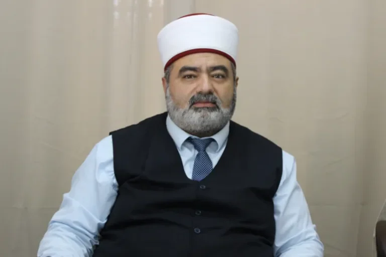 الشرطة الإسرائيلية تعتقل خطيب الأقصى وتمنعه من دخول المسجد لمدة أسبوع