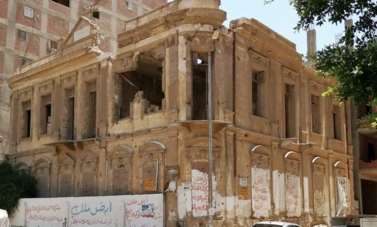 بُنى في عصر محمد على..غضب في السويس لهدم بيت بطرس كساب التاريخي