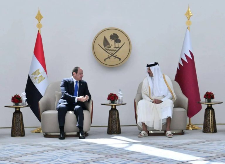 قطر والإمارات تعرقلان مقترح مصر بإنشاء قوة دفاع عربية خلال قمة الدوحة