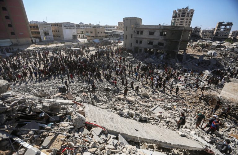 الاحتلال يقتل 67 فلسطينيا ويصيب 320 آخرين في غزة خلال 24 ساعة