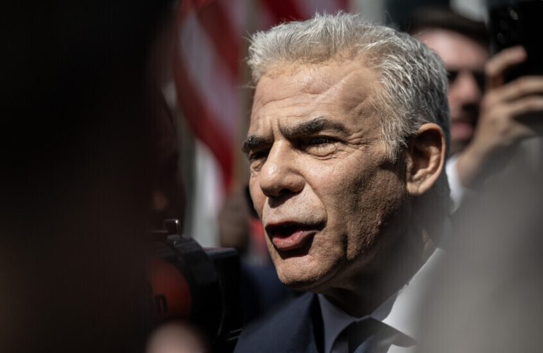 لابيد: مقترح مصر إنشاء قوة عربية يُمثل ضربة موجعة لإسرائيل