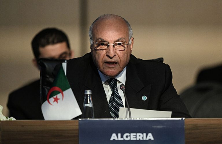 الجزائر..وزير الخارجية يرد على أنباء رفع مالي دعوى قضائية ضد بلاده