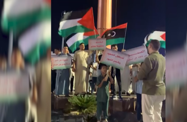 ليبيا.. وقفة احتجاجية رفضا للهجوم على أسطول الصمود المتجه إلى غزة