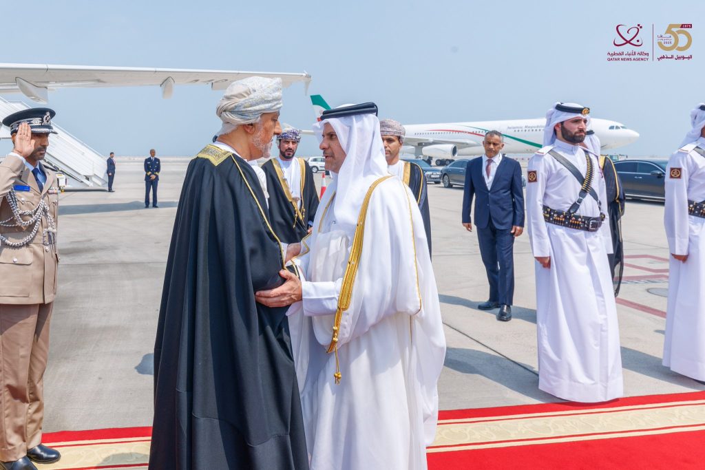 قادة الدول العربية يصلون إلى قطر للمشاركة بالقمة الطارئة