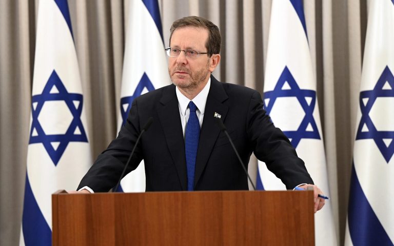 دعوى في بريطانيا تطالب باعتقال هرتسوغ بتهمة التحريض على إبادة الفلسطينيين