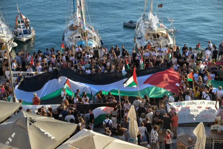 إسبانيا ترسل فرقاطة حربية لمساعدة أسطول الصمود المتجه إلى غزة