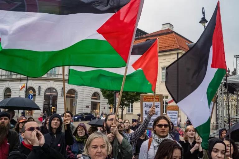 بولندا توقف ممثلين لشركات أسلحة إسرائيلية بطلب من مبادرة العدالة البولندية الفلسطينية