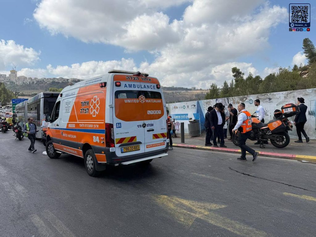 الاحتلال يفرض حصارًا واسعًا شمال غرب القدس ويهدم منازل منفذي عملية راموت