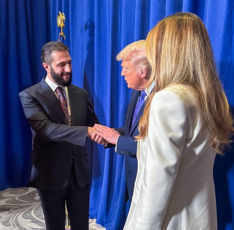 أحمد الشرع التقى الرئيس ترامب وبحثا استكمال رفع العقوبات عن سوريا