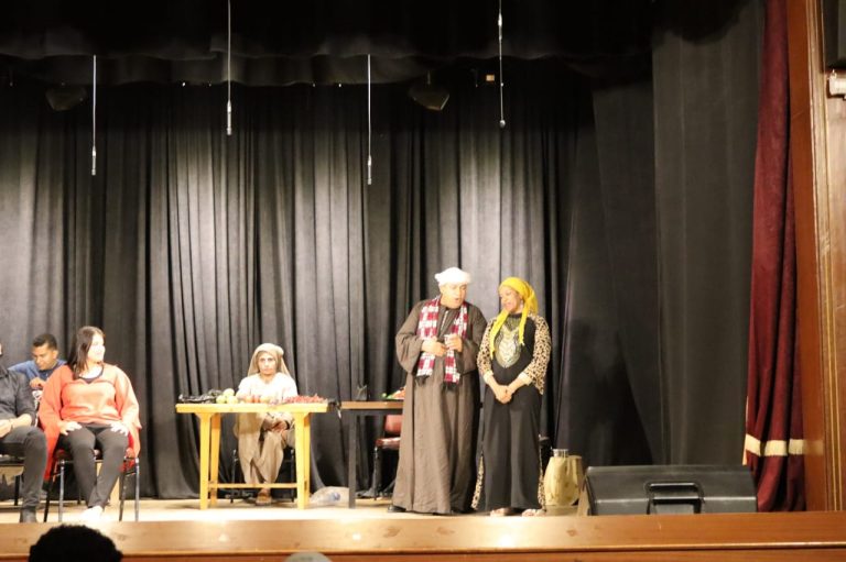انتصار أحمد تخوض أولى تجاربها المسرحية في “اللي ما يشتري يتفرج”