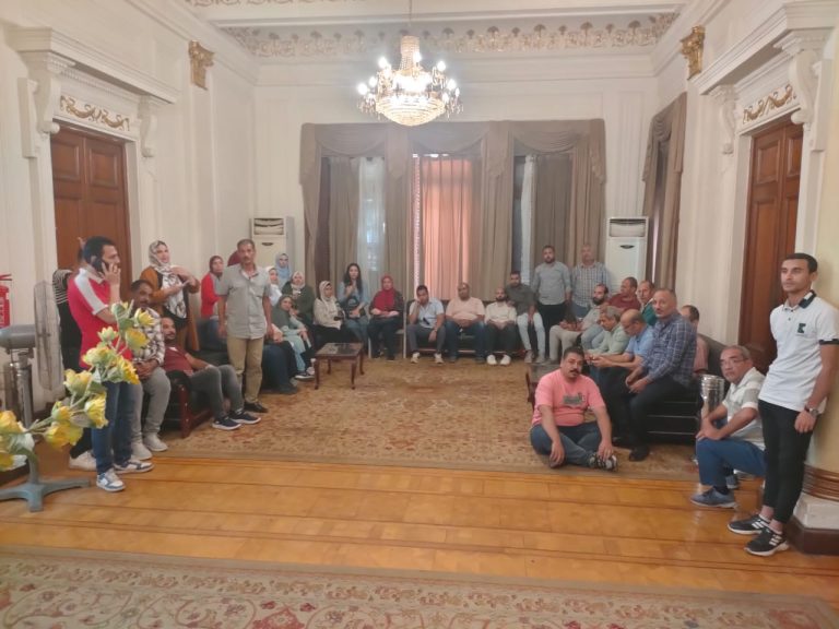 وقفة احتجاجية داخل حزب الوفد للمطالبة بتطبيق الحد الأدنى للأجور