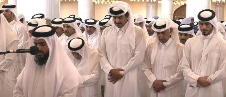 بحضور أمير قطر.. تشيع شهداء العدوان الإسرائيلي في الدوحة