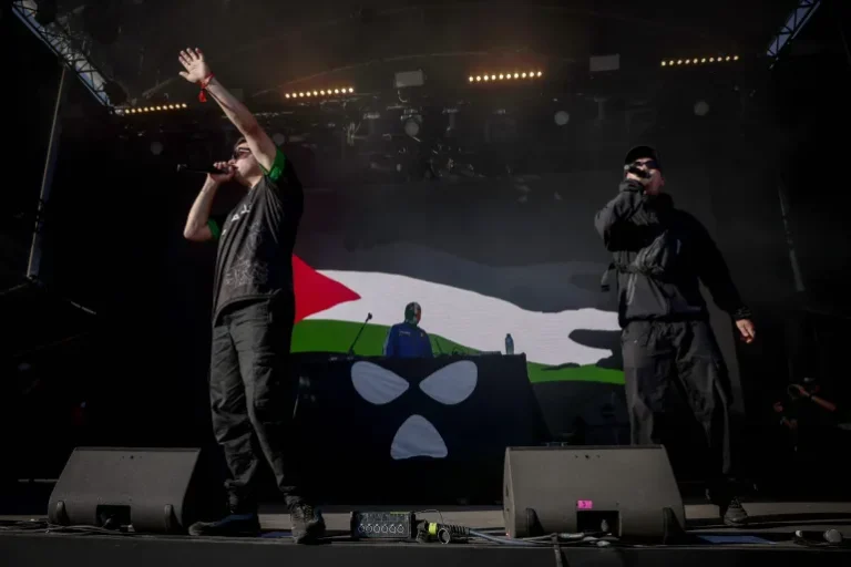 كندا تمنع دخول فرقة الراب الأيرلندية “نيكاب” بسبب دعمها لفلسطين