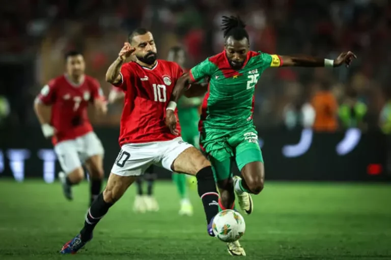 منتخب مصر يسيطر على عناوين الصحافة في بوركينا فاسو قبل المواجهة المرتقبة