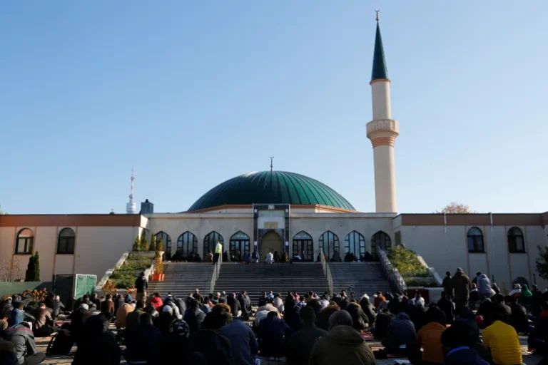 قرار قضائي في فيينا بالاعتراف بالتحكيم وفق الشريعة الإسلامية يثير جدلا واسعا في النمسا وأوروبا