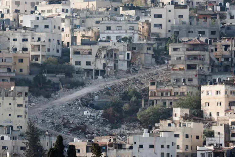 “فتح” تؤكد تمسكها بوحدة الدولة الفلسطينية وترفض مخطط فصل غزة عن الضفة